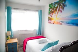 Lucky Home - Ideal for Trade, Consultants & Family - Near Alton Towers, 3 Bedrooms - 4 Beds - Max 5 Guests - 2