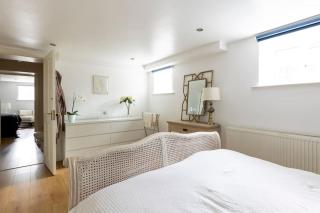 2 double bedroom large modern self contained apartment Free parking - Camberley - 6
