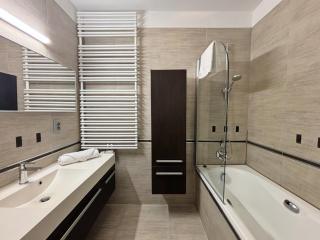 oompH Urban Oasis 1BR Escape - Warschau - 6