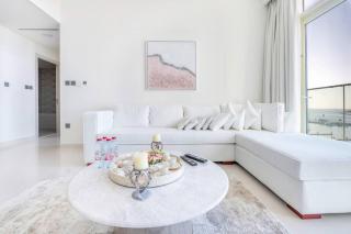 Elegant 1BR Apartment with Sea View and Free Beach Access - Dubai - 2