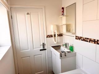 Wonky Cottage - Cayton - 1