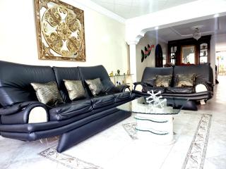 Habitación amplia y cómoda con baño privado - 8