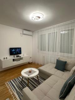 Apartman Royal 021 - Novi Sad - 0