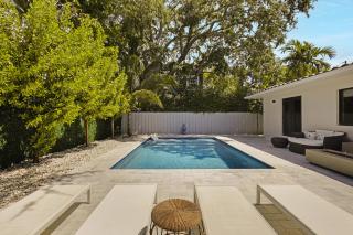 Designer Home w Pool & Firepit - 7 min to Brickell - Miami - 6