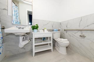 Apartments on Collins - 6