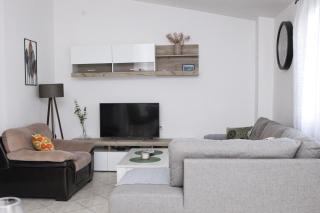 3-Bedroom Apartment With Panoramic Bay Views - Kotor - 8