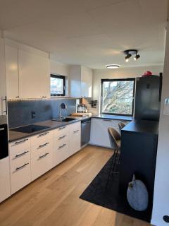 Newly Renovated Centrum House with Large Balcony - Haugesund - 2
