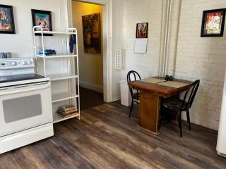 Great Gorge Guesthouse - Walk to the Falls, the Casino and all Downtown Restaurants - Across from the Aquarium - 4