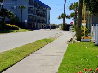 Family -Little Moor R & R- Approx 300 Feet to the Beach - Myrtle Beach - 7