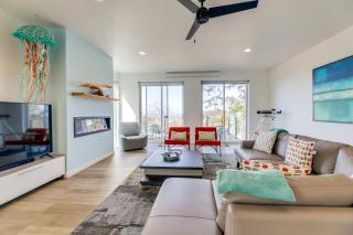 Scenic Depoe Bay Townhome with Deck Less Than 1 Mi to Parks! - Depoe Bay - 5
