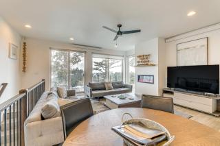 Depoe Bay Townhome with Deck and Stunning Ocean Views! - Depoe Bay - 3