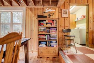 Spacious Classic Cabin Retreat- near Lassen - 6