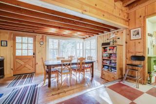 Spacious Classic Cabin Retreat- near Lassen - 4