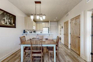 Mountain Majesty Hideaway - 2