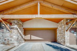 Mountain Majesty Hideaway - 8