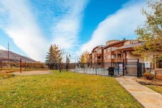 Mountain Majesty Hideaway - 2