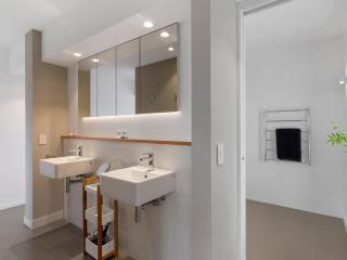 Spectacular Views - 2 Bedroom House - Sandy Bay - 1