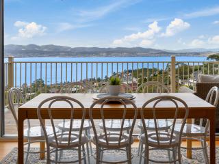 Spectacular Views - 2 Bedroom House - Sandy Bay - 6