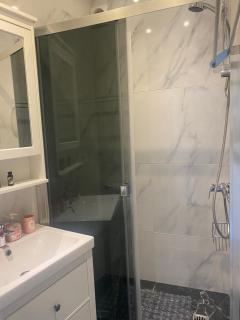 Mirela's Private Room with key, AC, lift & balcony in the center of Nice on the Cote d'Azur - Nice - 7