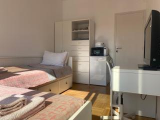 Mirela's Private Room with key, AC, lift & balcony in the center of Nice on the Cote d'Azur - 6