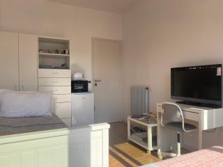 Mirela's Private Room with key, AC, lift & balcony in the center of Nice on the Cote d'Azur - Nice - 4