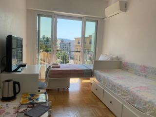 Mirela's Private Room with key, AC, lift & balcony in the center of Nice on the Cote d'Azur - 2