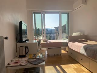 Mirela's Private Room with key, AC, lift & balcony in the center of Nice on the Cote d'Azur - 1
