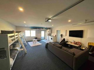 Kinloch Bach with heaps of room! - Kinloch - 9