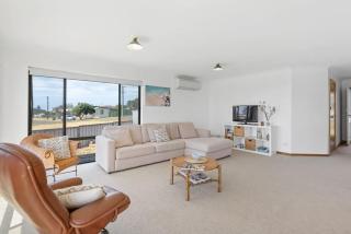 11 Elizabeth - BYO Linen - Ocean Glimpses - 8