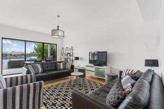 Lakehouse28 Waterfront Resort Living Encounter Bay - BYO Linen - Encounter Bay - 2