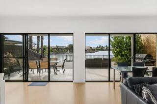 Lakehouse28 Waterfront Resort Living Encounter Bay - BYO Linen - 1