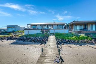 Beladura - 35 Goolwa Channel Drive Hindmarsh Island - Linen Included - Hindmarsh Island - 1