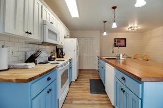 Timber Creek Escape - Sisters - 1
