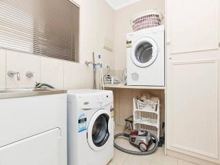 19-117 Franklin Pde - Beachfront Location - No Linen Included - Encounter Bay - 2