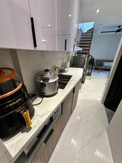 Fully Furnished 2 BR w/ Netflix - Abucay - 6