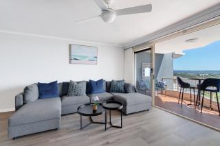 Coastal Views Await - Luxurious 2BR Retreat - Gold Coast - 8