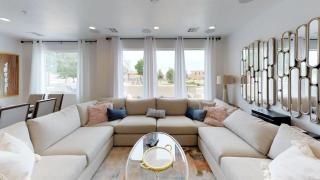 Townhome w Private Hot Tub Air Hockey and more - Washington - 8