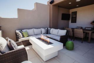 Townhome w Private Hot Tub Air Hockey and more - Washington - 4