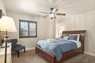 Rejuvenating Retreat Private Hot Tub and Amenities - Washington - 4
