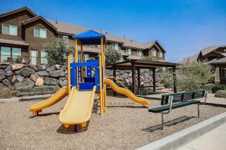 Rejuvenating Retreat Private Hot Tub and Amenities - Washington - 3