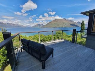 Private Retreat - Stunning Lake & Mountain Views - 1