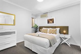 City Living Retreat - Modern 2BR Apartment in East Perth - Perth - 6