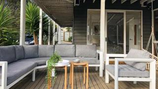 The Birkdale with Heated Pool by Ready Set Stay - BYO Linen and Towels - Sunset Strip - 9