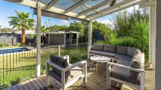 The Birkdale with Heated Pool by Ready Set Stay - BYO Linen and Towels - Sunset Strip - 3