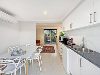 Spacious Beach Studio With Alfresco Dining - Surf Beach - 4