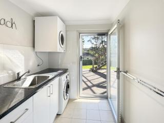 Spacious Beach Studio With Alfresco Dining - Surf Beach - 2