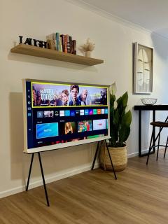 Luxe Palm Studio Villa - In the heart of Edge Hill - Edge Hill - 5