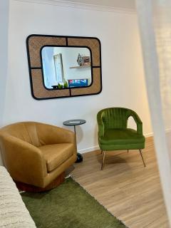 Luxe Palm Studio Villa - In the heart of Edge Hill - Edge Hill - 1