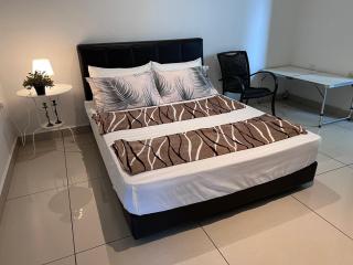Holiday Home in KSL , 2 Bdrm 2 Bthrm Wifi 4 pax - 5