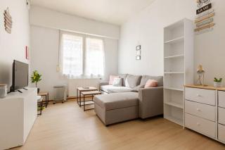 ++++ CENTRAL STUDIO RENOVE 200 m plage et 300 m de la rue piétonne ++++ - 1